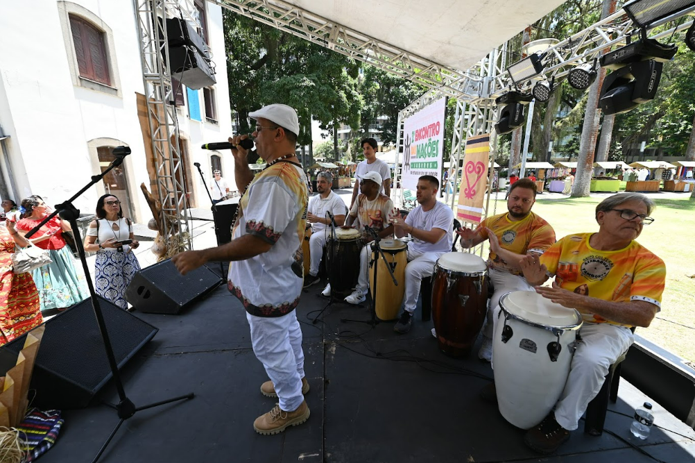 Apresentação musical no palco