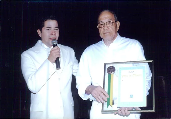 Marcelo Fritz e Prof. José Beniste — Medalha Zélio de Moraes