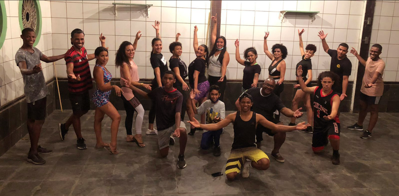 Turma de Samba no Pé — apresentação em grupo